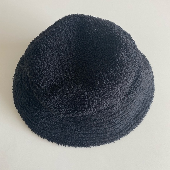 UO bucket hat - Picture 1 of 2